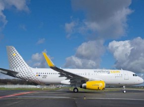 
Vendredi après-midi, les passagers d un Airbus A320 de Vueling au décollage de l aéroport Barcelone-El Prat ont eu une grande 