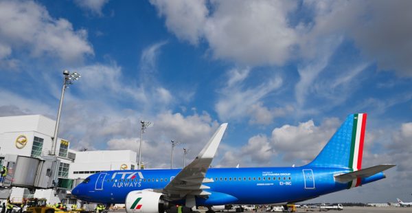 
La remontée du prix du kérosène pourrait se traduire par des billets plus chers chez ITA Airways. Son directeur général, Joe