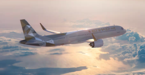 
En août 2025, Etihad Airways a franchi un cap historique en transportant plus de deux millions de passagers en un seul mois, une