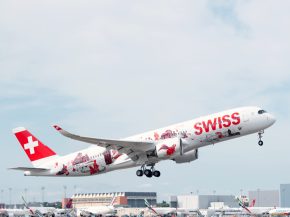 
Le tout premier Airbus A350 de SWISS a officiellement inauguré ses opérations commerciales ce samedi matin entre Zurich et Palm