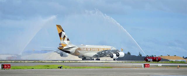 Etihad Airways pose l’A380 aux Maldives pour célébrer la nouvelle piste de Malé (photos) 2 Air Journal