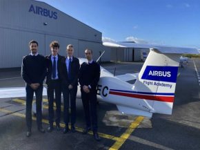 
Airbus Flight Academy Europe, filiale à 100 % d Airbus proposant des formations de pilotes civils et militaires, a reçu son pre