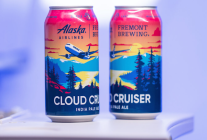
Alaska Airlines servira sa première bière artisanale exclusive à bord de ses vols, suite à un partenariat avec un brasseur am