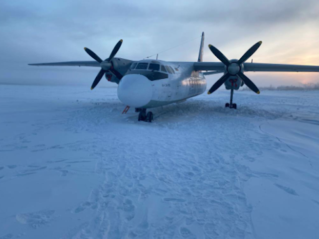 Un avion russe atterrit sur une rivière gelée au lieu de la piste, juste à côté 1 Air Journal