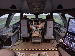 
La compagnie néerlandaise KLM vient de mettre en service le tout premier simulateur d’Airbus A350 jamais installé aux Pays-Ba