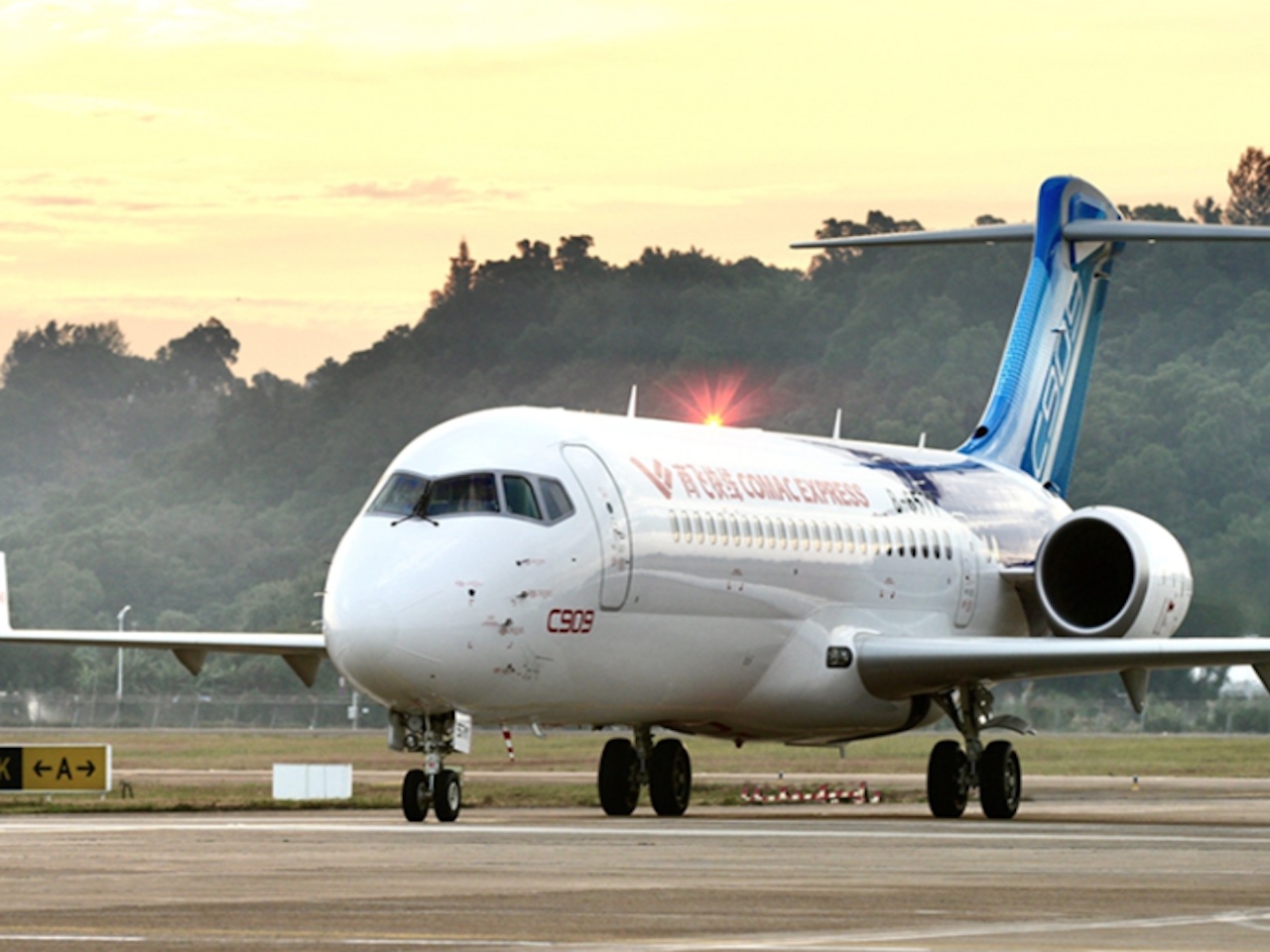 Cambodia Airways achète 20 avions C909 dans le cadre d'un accord majeur avec le Chinois COMAC 5 Air Journal