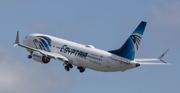 
EgyptAir a réceptionné le 2 mai 2026 son premier Boeing 737 MAX 8, marquant le début d un vaste programme de renouvellement de