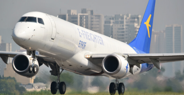 
Le premier E190F, un avion converti du transport de passagers en avion cargo (E-Freighter), a effectué avec succès son premier 