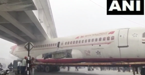 
Insolite : un A320 transporté par poids lourd s est encastré sous un pont en Inde...
C était la troisième fois au cours des d