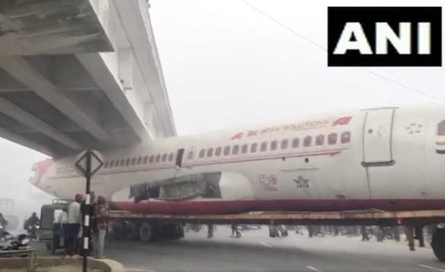 Un Airbus A320 transporté par route s’encastre sous un pont en Inde 1 Air Journal