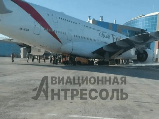 Un camion s’encastre sous un A380 d'Emirates à Moscou : des dommages importants 6 Air Journal