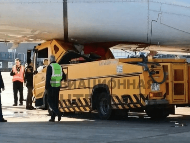 Un camion s’encastre sous un A380 d'Emirates à Moscou : des dommages importants 7 Air Journal
