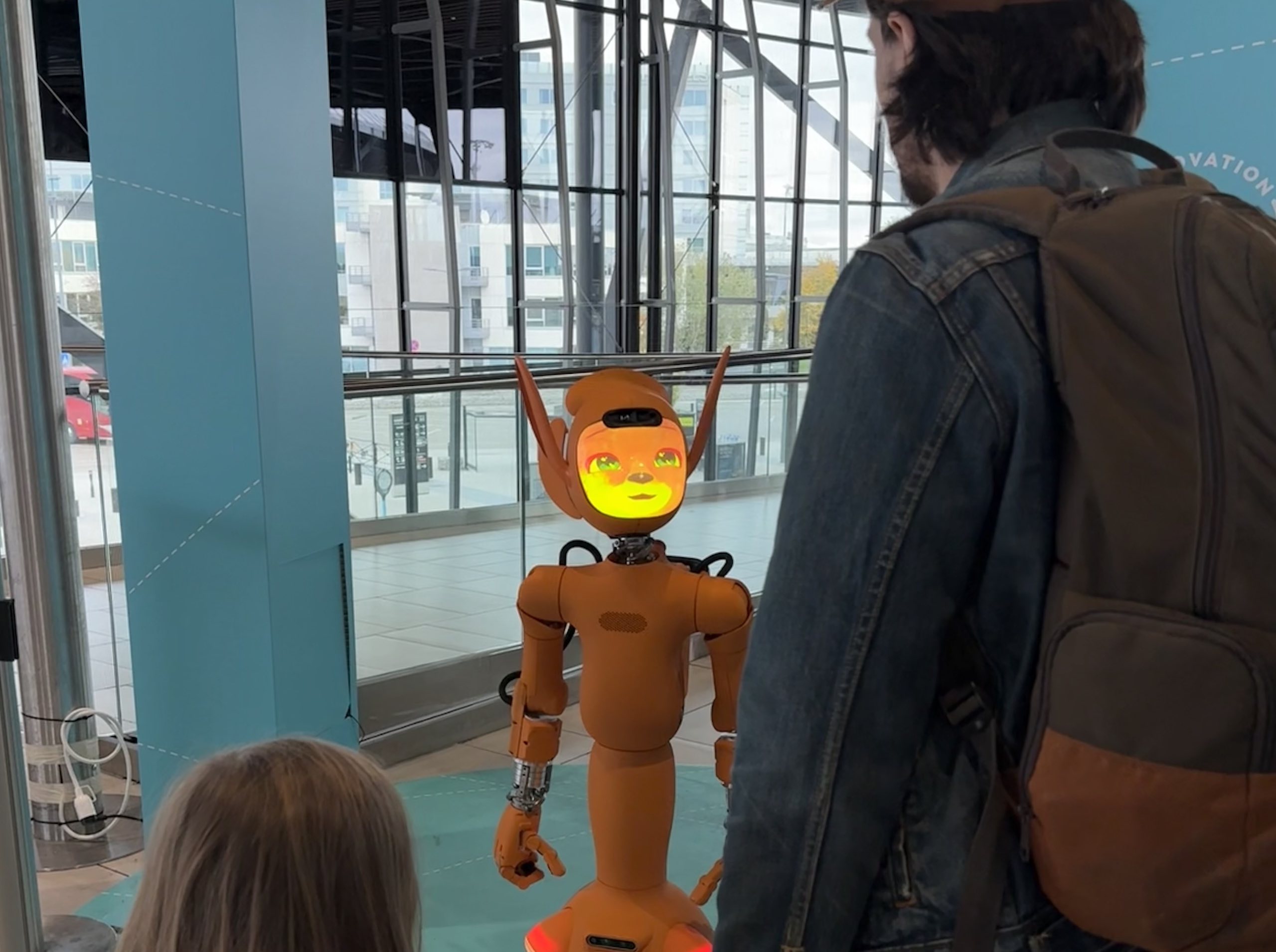 L’aéroport Lyon-Saint Exupéry teste Miroki, un robot interactif pour guider les passagers 2 Air Journal