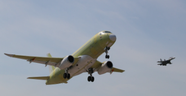 
La Russie a franchi une étape symbolique dans sa quête d’autonomie aéronautique. Le Superjet 100 (rebaptisé SJ-100), premie