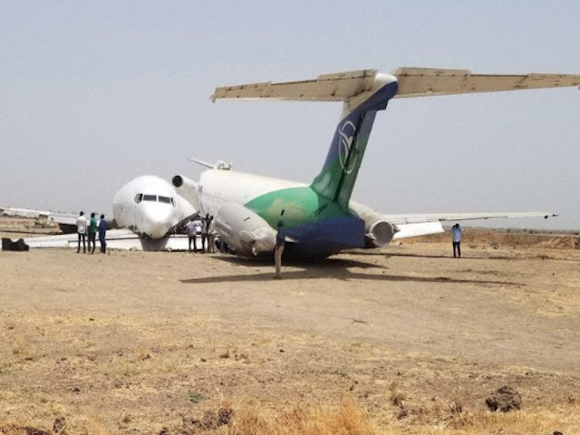Accident : un 727F de Safe Air atterrit avant la piste et entre en collision avec un MD-82 stationné 1 Air Journal