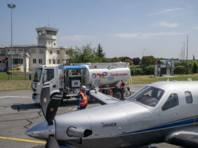 
Avec le lancement d’une offre de carburant alternatif contenant du carburant d aviation durable (SAF) sur l’aérodrome de Par