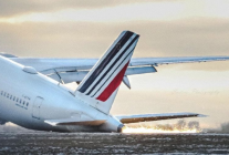 
Spectaculaire mais heureusement sans danger pour les passagers : un A350 d’Air France a fait un   tail strike » en atterri