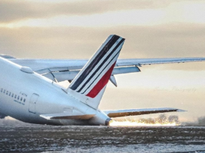 
Spectaculaire mais heureusement sans danger pour les passagers : un A350 d’Air France a fait un   tail strike » en atterri