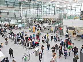 
Les aéroports et les compagnies européennes mettent la pression sur Bruxelles pour revoir d’urgence le nouveau système d’e