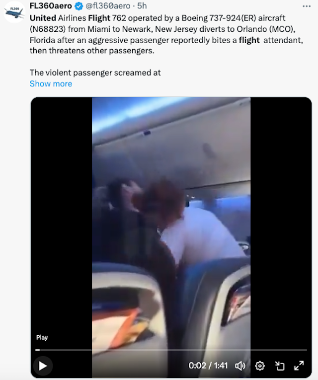 Une passagère d’un vol United mord un steward, provoquant un atterrissage d’urgence 1 Air Journal Une passagère d’un vol United mord un steward, provoquant un atterrissage d’urgence 1 Air Journal