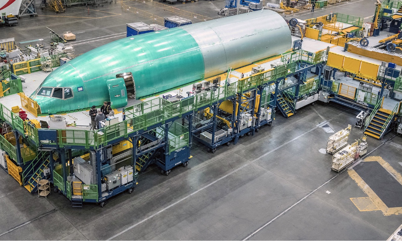 777‑8 Freighter : le nouveau cargo long‑courrier de Boeing prend forme à Everett 1 Air Journal