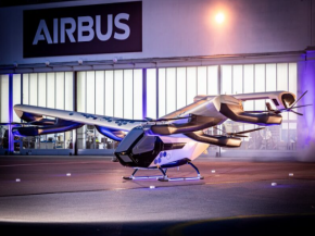 
Airbus a présenté au public son prototype entièrement électrique CityAirbus NextGen, avant son vol inaugural plus tard cette 