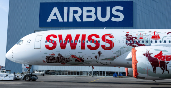 
Swiss International Air Lines (SWISS) a dévoilé son premier Airbus A350-900 à Toulouse, arborant plus de 360 ​​éléments,