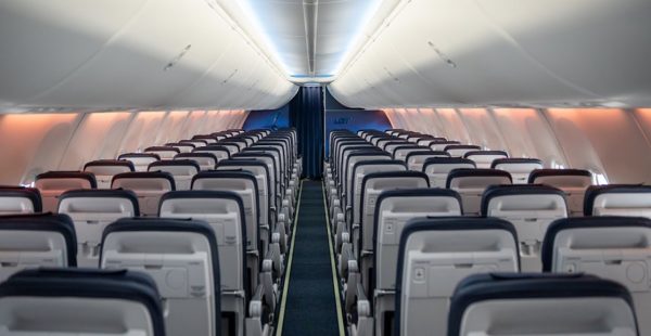 
La compagnie nationale LOT Polish Airlines introduit une toute nouvelle identité de cabine sur ses Boeing 737 MAX 8, marquant un