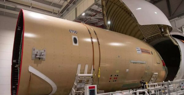 
Airbus a officiellement entamé l’assemblage du très attendu A350 Freighter, avec l’arrivée à Toulouse des premières