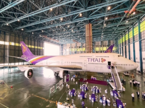 
Thai Airways a officiellement fait ses adieux au Boeing 747   Reine des cieux » lors d une cérémonie spéciale en Thaïlande.