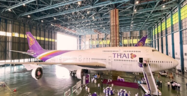 
Thai Airways a officiellement fait ses adieux au Boeing 747   Reine des cieux » lors d une cérémonie spéciale en Thaïlande.
