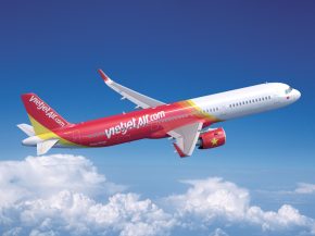 
Vietjet, première compagnie aérienne privée low cost du Vietnam, a officialisé le 30 octobre 2025 une commande ferme de 100 A