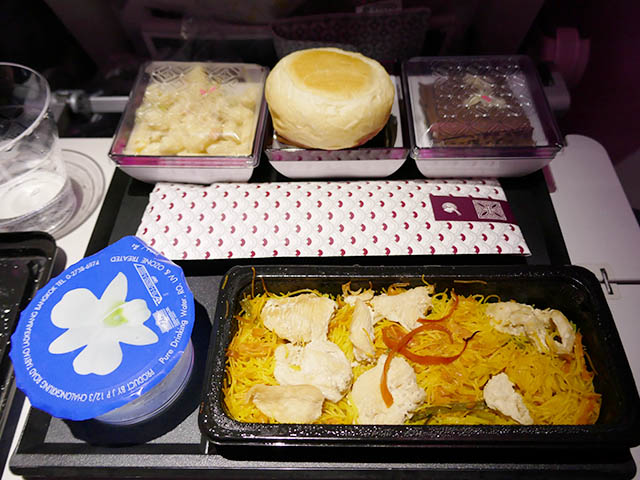 Reportage en Airbus A380 : Bangkok-Paris via Doha sur un vol Qatar Airways en Economie 2 Air Journal Reportage en Airbus A380 : Bangkok-Paris via Doha sur un vol Qatar Airways en Economie 2 Air Journal
