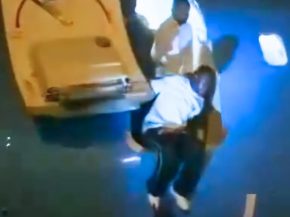 
Des passagers d’un vol Air Congo ont été contraints de sauter depuis la porte avant d’un Boeing 737‑800 à l’aéroport 