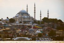 
Cette année, les Français devront renoncer au traditionnel week-end prolongé de la Toussaint, le 1er novembre tombant un samed