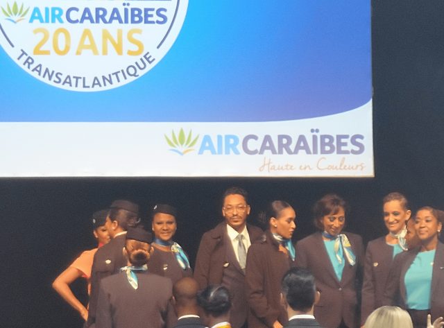 Air Caraïbes : une nouvelle garde-robe pour célébrer ses 20 ans de vols transatlantiques (photo) 6 Air Journal