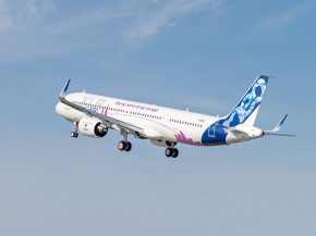 
Au cours du mois prochain, la rivalité entre Airbus et Boeing, qui dure depuis cinq décennies, atteindra un point crucial, lors