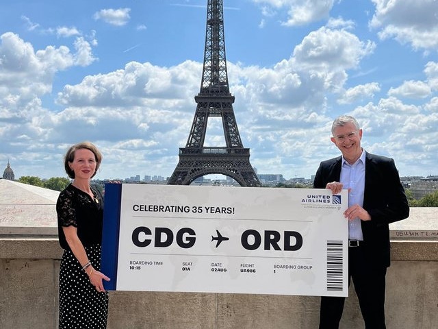 United Airlines célèbre les 35 ans de sa liaison entre Paris et Chicago  4 Air Journal