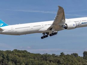 
Le programme 777X de Boeing, censé être le long-courrier le plus avancé de sa génération, voit à nouveau sa certification r