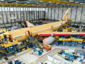 
Airbus va ouvrir à San Pablo, près de Séville, un centre de conversion pour transformer des A330 de ligne en ravitailleurs mil