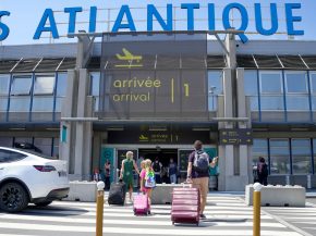 
Un nouvel appel d offres pour le réaménagement de l aéroport Nantes-Atlantique sera lancé  d ici la fin de la l année , a an