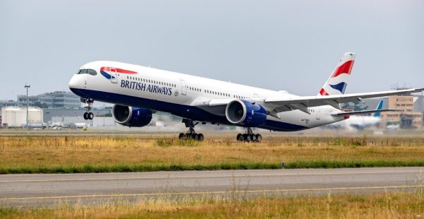 
Deux incidents distincts ont récemment touché British Airways : un Airbus A350-1000 a perdu une roue de train principal au déc