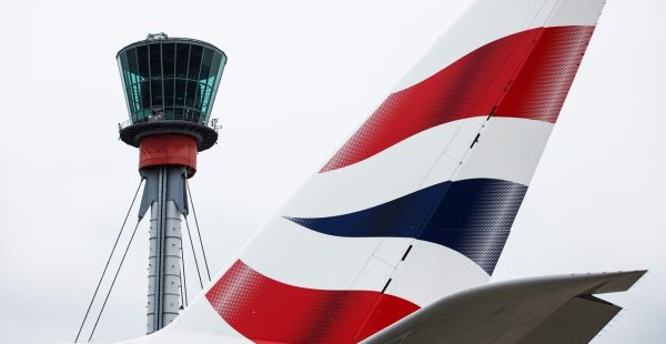 
Une panne technique du contrôle aérien britannique a entraîné l’annulation de plus de 2 100 vols en deux jours au Royaume-U
