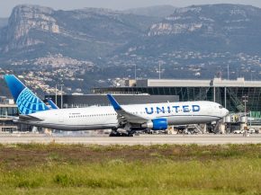 
Cette année, United Airlines lancera sa liaison saisonnière entre l aéroport New York-Newark Liberty et l aéroport Nice-Côte