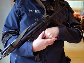 Les autorités allemandes ont renforcé la sécurité de&nbsp;14 aéroports du pays , dont plusieurs&nbsp;aéroports de la région