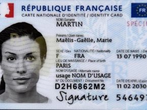 
La Carte Nationale d Identité (CNI) française, bien que périmée, peut être prolongée de manière automatique pour une duré