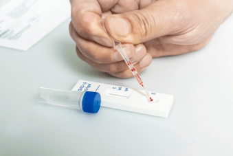 
Dès le 8 février prochain, la Suisse renforcera ses mesures de restrictions sanitaires, avec obligation de présenter un test d