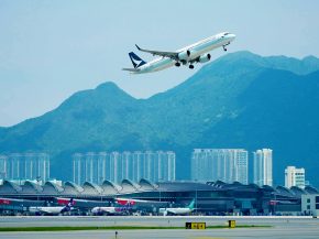 
L’aéroport international de Hong Kong (HKIA) confirme sa remontée en puissance en 2026. En mai, la plateforme a accueilli 5,3