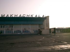 
Hier, en début de soirée, des centaines d’hommes ont pris d’assaut l’aéroport de Makhatchkala, capitale du Daghestan, un