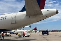 Delta Air Lines a réduit de près de 25 % ses prévisions de bénéfice annuel, vendredi 9 octobre 2026. La hausse des prix du ca